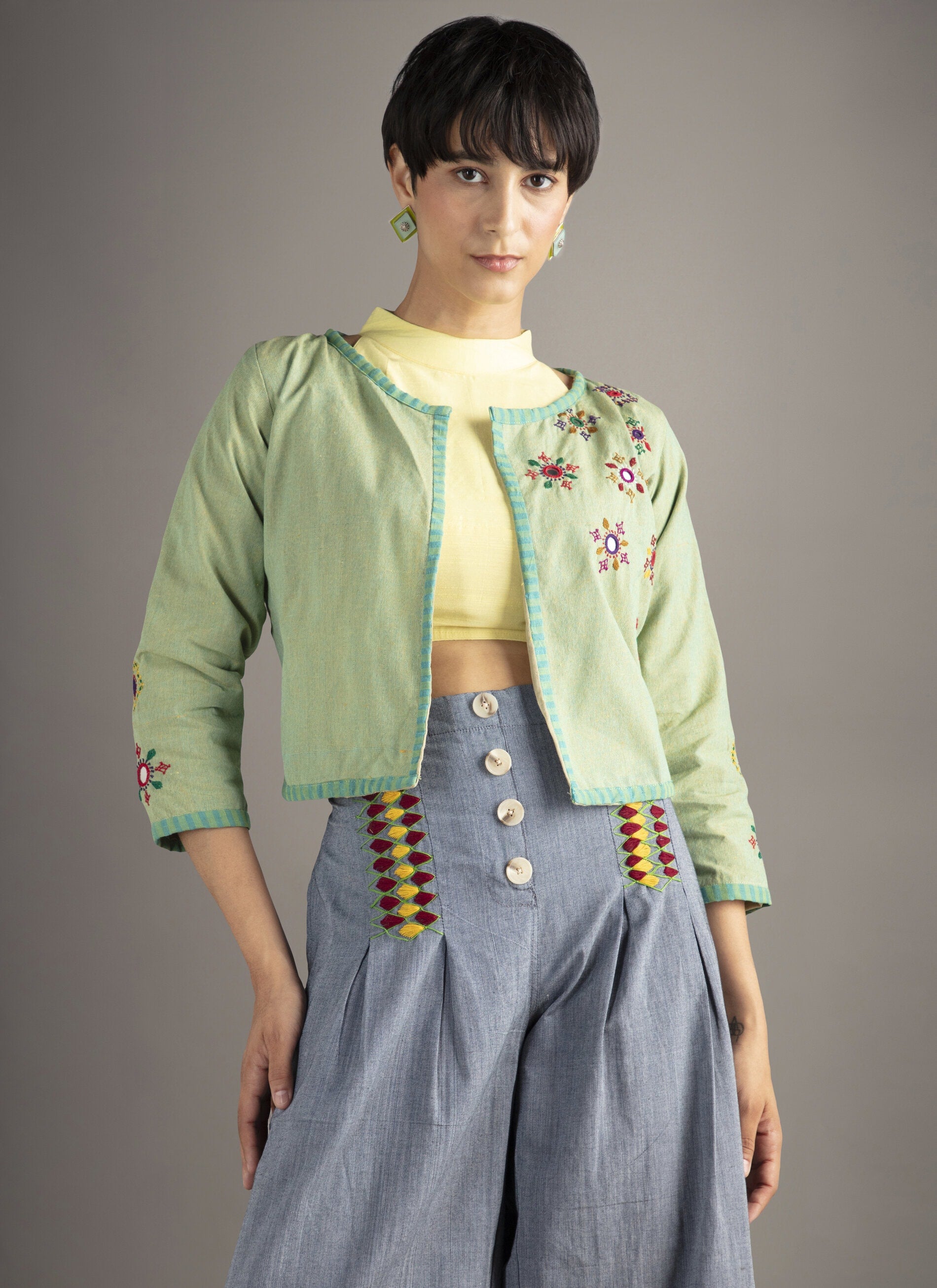 【完売品】Gajess ガジェス Marguerite Blouse Nargis handloom cotton shrug – Banjara Kasuti